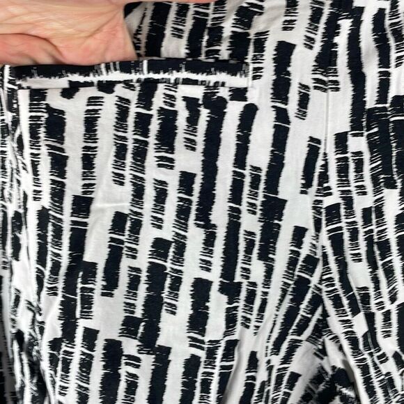 Lightweight Belted Printed Shorts 6 - Picture 4 of 12